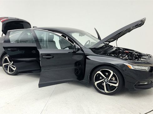 Used 2018 Honda Accord Sport image 13