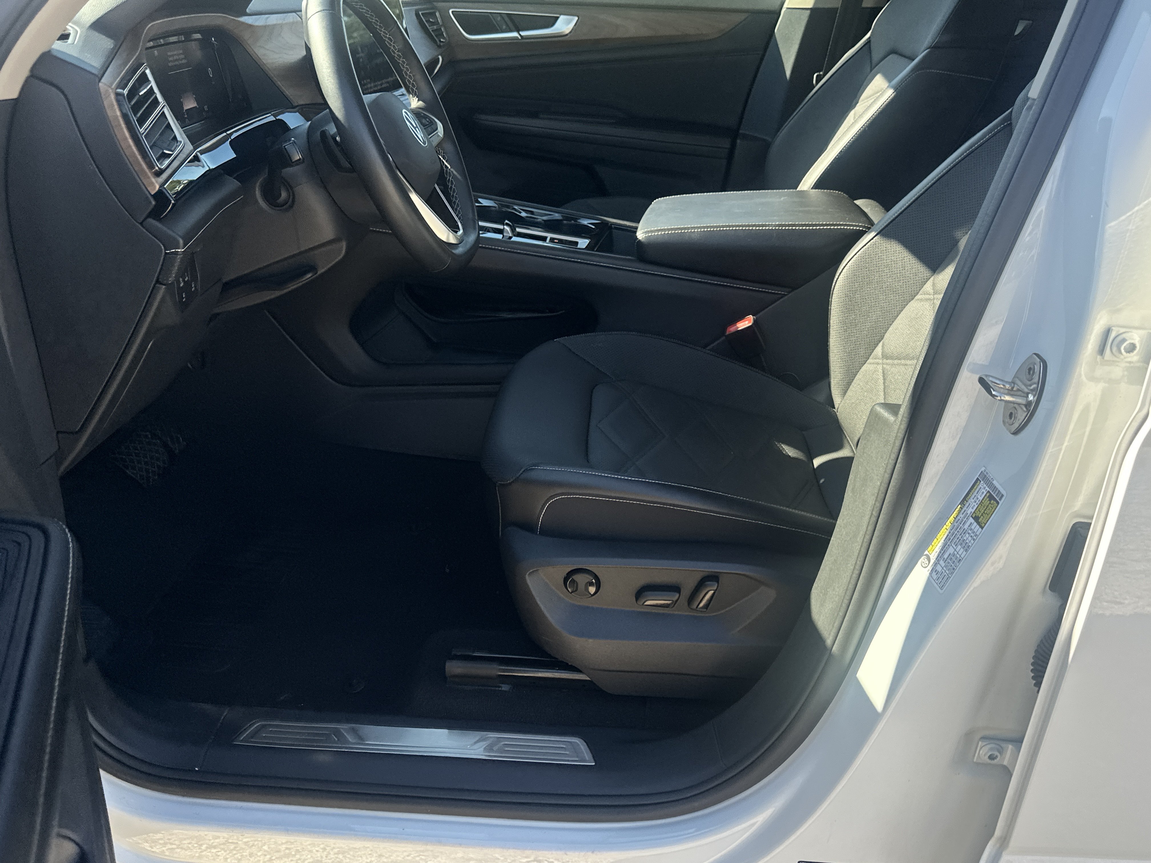 Used 2024 Volkswagen Atlas SE AWD/4WD image 9