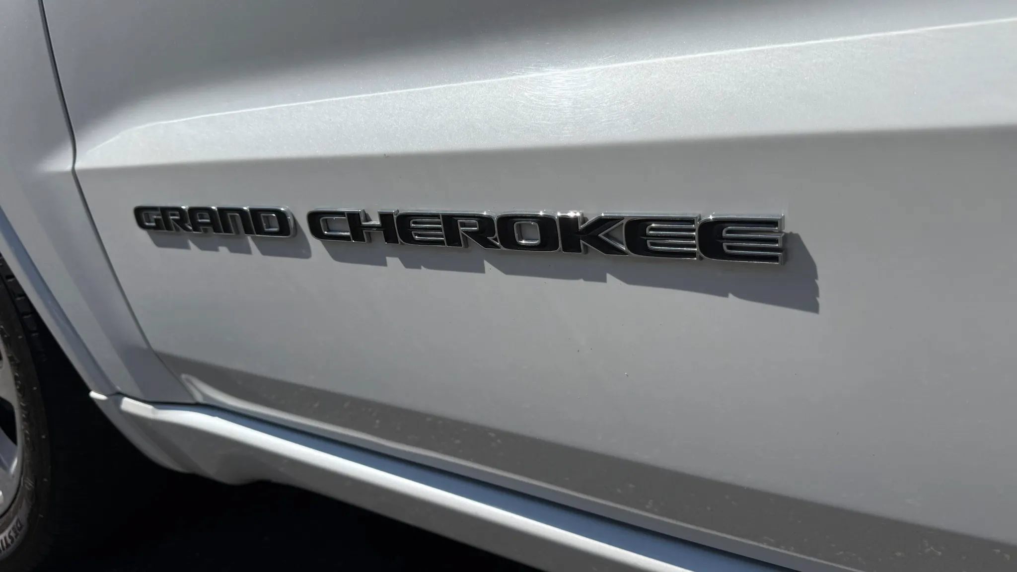 Used 2017 Jeep Grand Cherokee Overland w/ Jeep Active Safety Group AWD/4WD image 38
