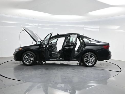 Used 2024 Volkswagen Jetta SE FWD image 49
