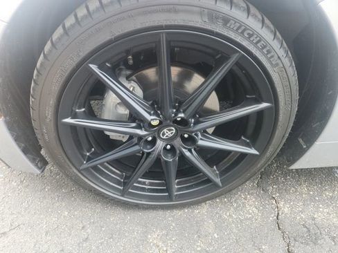 Used 2025 Toyota GR86 Premium w/ ALL Weather Mat Package (TMS) image 10