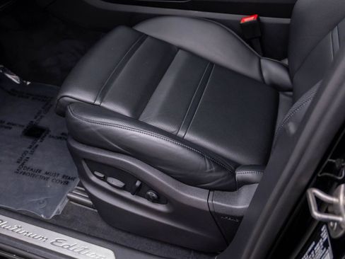 Certified 2023 Porsche Cayenne Platinum Edition AWD/4WD image 18