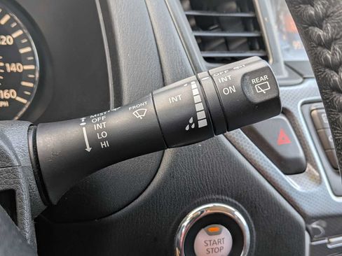 Used 2018 Nissan Pathfinder SL AWD/4WD image 25