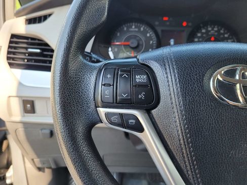 Used 2016 Toyota Sienna LE FWD image 22