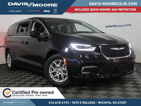 Used 2024 Chrysler Pacifica Touring-L FWD image 1