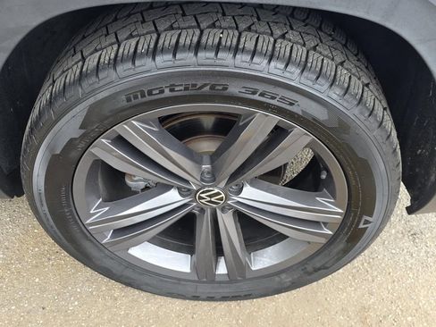 Used 2021 Volkswagen Atlas Cross Sport SE w/ Panoramic Sunroof Package FWD image 36