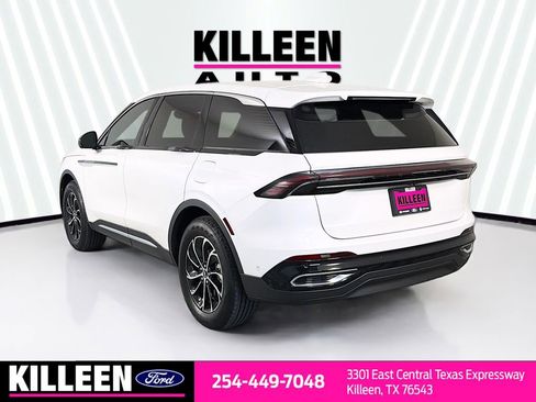 Used 2024 Lincoln Nautilus Premier image 6