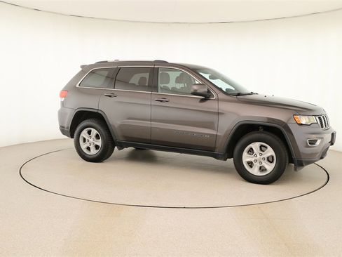 Used 2017 Jeep Grand Cherokee Laredo w/ Quick Order Package 23E image 9