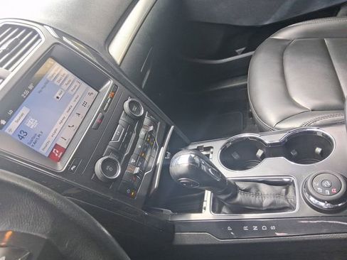 Used 2019 Ford Explorer XLT w/ Equipment Group 202A AWD/4WD image 15