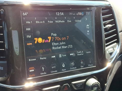 Used 2019 Jeep Grand Cherokee Overland AWD/4WD image 18