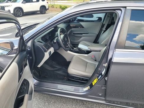 Used 2017 Honda Accord EX image 12