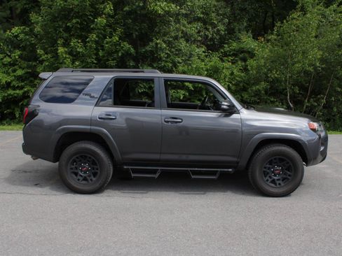 Used 2023 Toyota 4Runner TRD Off-Road Premium w/ Moonroof Package AWD/4WD image 4