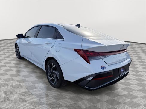 Used 2024 Hyundai Elantra SEL w/ Convenience Package image 5