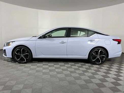 Used 2024 Nissan Altima 2.5 SR FWD image 7
