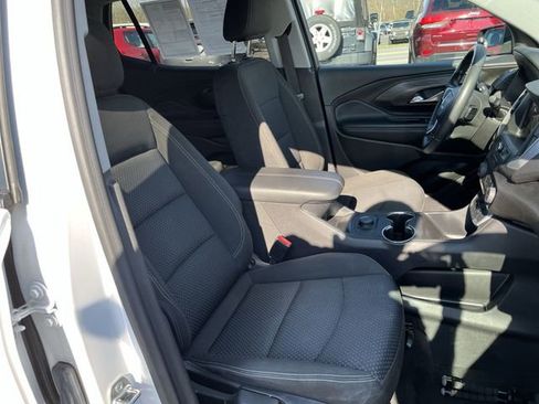 Used 2024 GMC Terrain SLE image 25