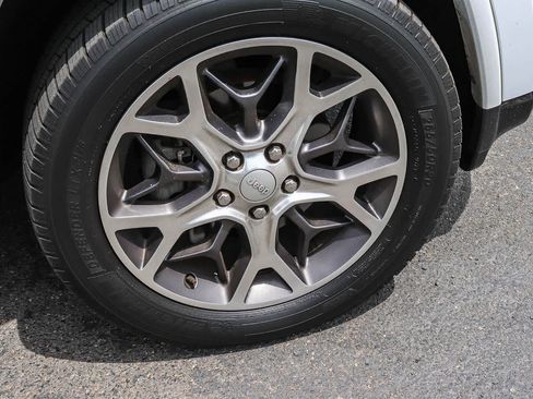 Used 2018 Jeep Grand Cherokee Limited RWD image 14