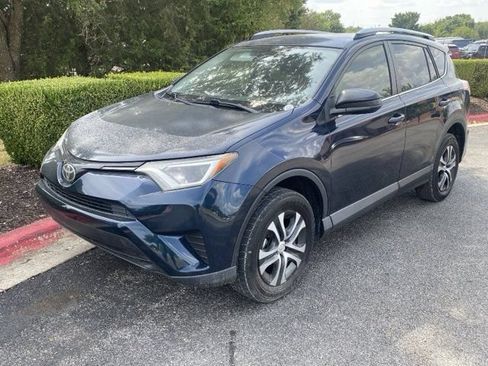 Used 2017 Toyota RAV4 LE FWD image 9