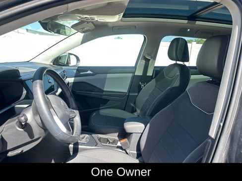 Used 2023 Volkswagen Taos SE FWD image 6