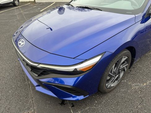 Certified 2025 Hyundai Elantra Sport image 24