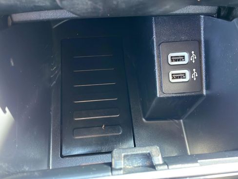 Used 2019 Ford Edge Titanium FWD image 23