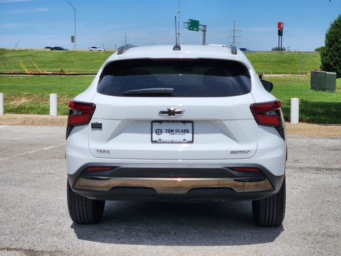 Used 2025 Chevrolet Trax ACTIV w/ Sunroof Package FWD image 32