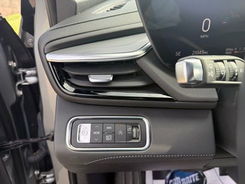 Used 2025 Buick Enclave Sport Touring image 39