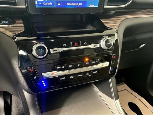 Used 2023 Ford Explorer Limited image 32