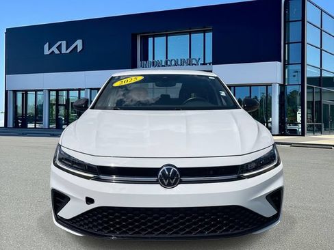Used 2025 Volkswagen Jetta Sport FWD image 2