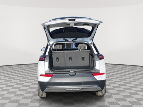 Used 2022 Chevrolet Bolt EUV LT w/ Comfort Package image 9