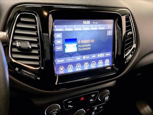 Used 2018 Jeep Compass Limited AWD/4WD image 15