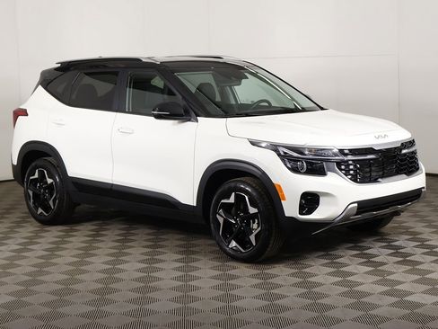 Certified 2025 Kia Seltos S image 2