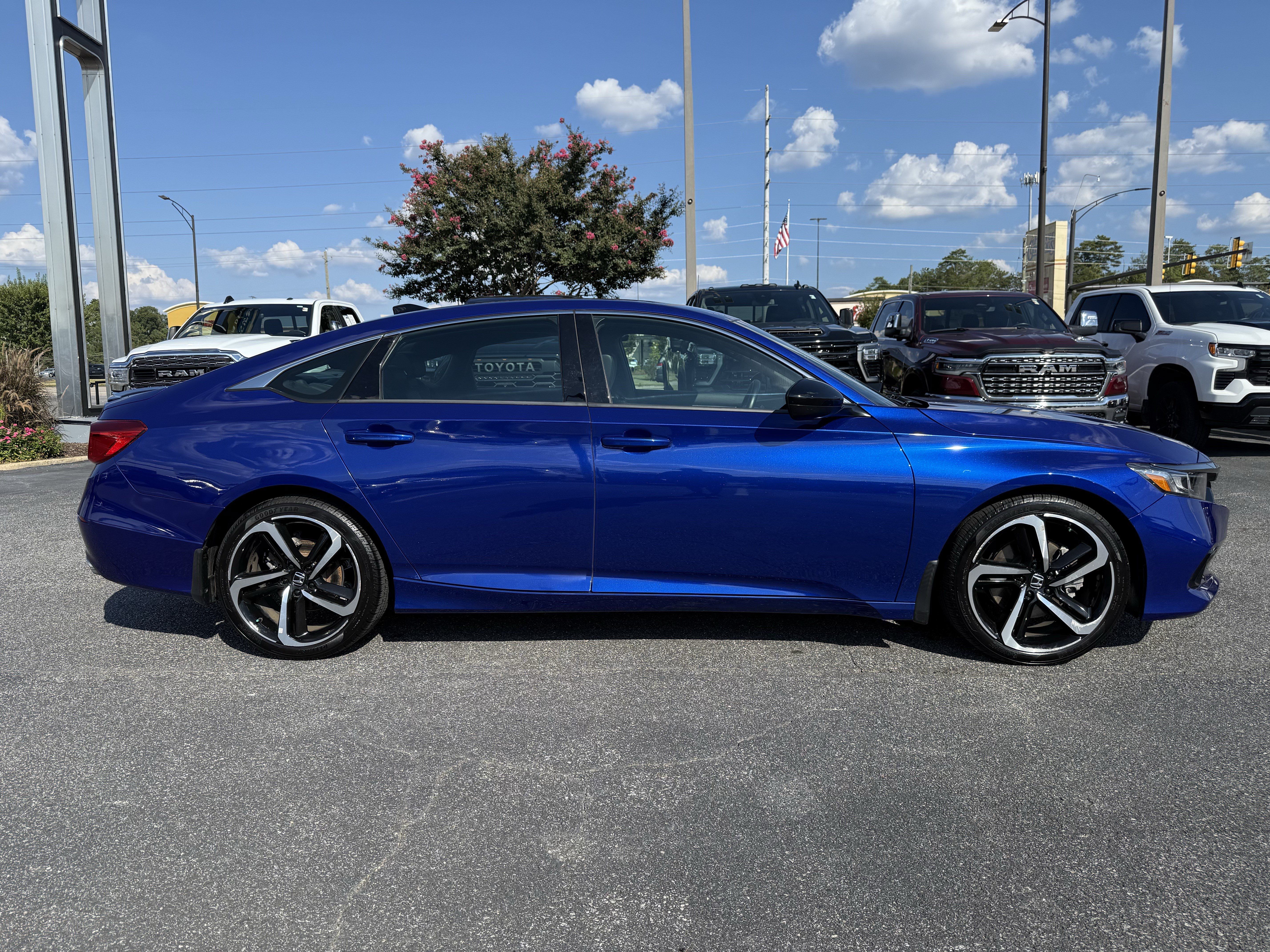Used 2022 Honda Accord Sport image 11