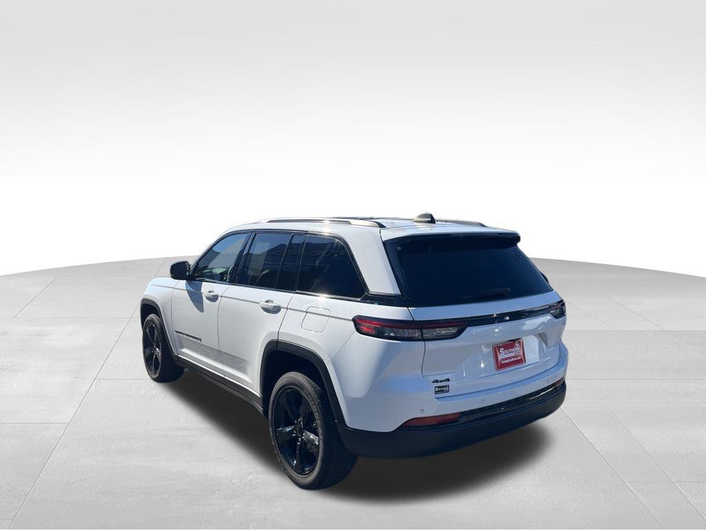 Used 2023 Jeep Grand Cherokee Altitude AWD/4WD image 51