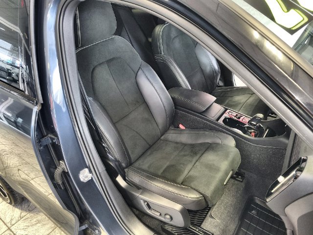 Used 2022 Volvo XC40 T5 R-Design w/ Advanced Package AWD/4WD image 25