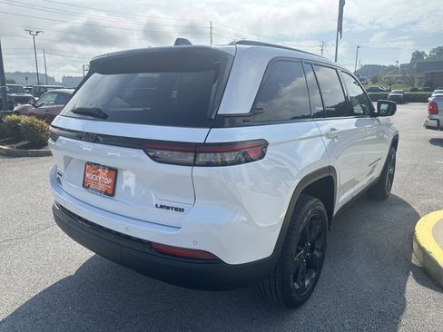 New 2025 Jeep Grand Cherokee Limited w/ Black Appearance Package AWD/4WD image 7