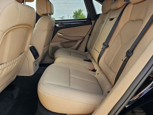 Certified 2025 Porsche Macan AWD/4WD image 27