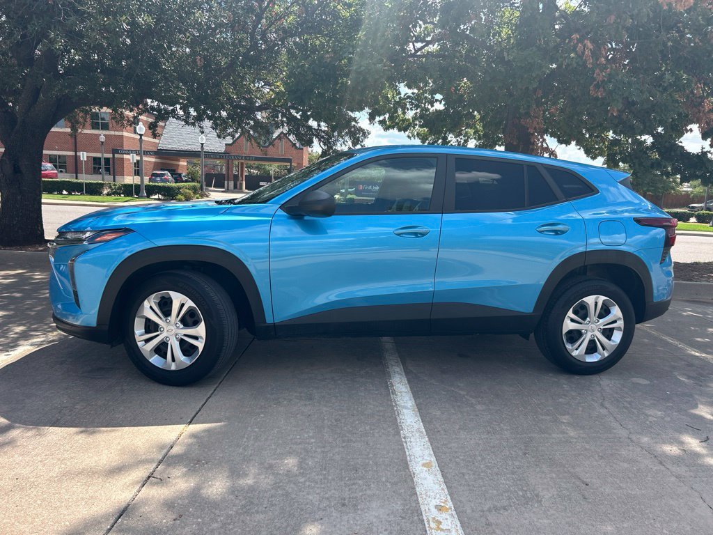 Used 2025 Chevrolet Trax LS FWD image 9