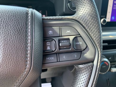 Used 2025 Toyota Tacoma SR5 AWD/4WD image 18