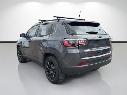 Used 2024 Jeep Compass Latitude w/ Convenience Group AWD/4WD image 5