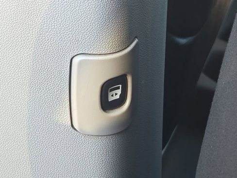 Used 2016 Dodge Grand Caravan SXT image 21