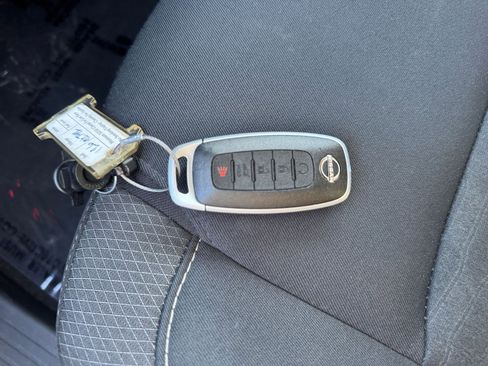 Used 2025 Nissan Pathfinder SV image 23