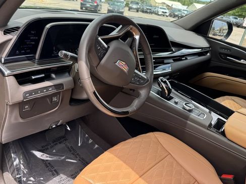 Used 2024 Cadillac Escalade Premium Luxury w/ LPO, Floor Liner Package AWD/4WD image 18