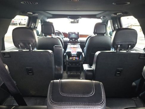 Used 2019 Lincoln Navigator L Select image 20