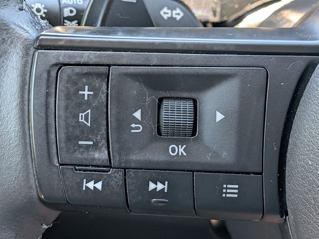 Used 2025 Nissan Pathfinder SV AWD/4WD image 13