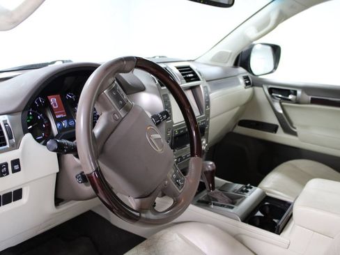 Used 2014 Lexus GX 460 w/ Premium Package AWD/4WD image 16