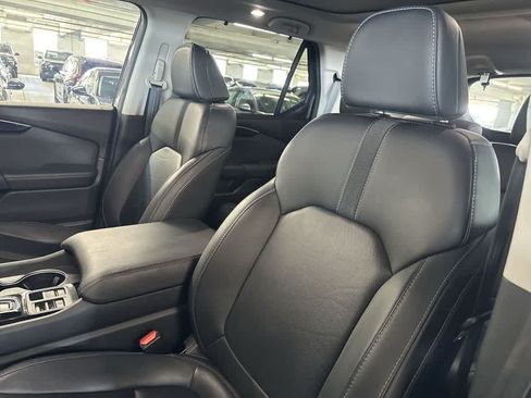 Used 2024 Honda Pilot Touring image 13