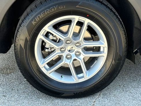 New 2026 Ford Explorer Active RWD image 9