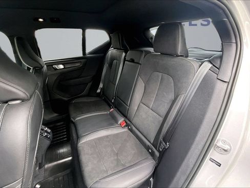 Used 2023 Volvo XC40 B4 Ultimate w/ Protection Package Premier FWD image 22