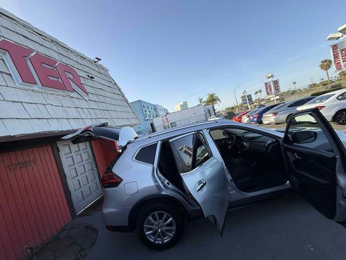 Used 2017 Nissan Rogue SV FWD image 40