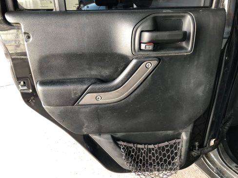 Used 2018 Jeep Wrangler Unlimited Sport S AWD/4WD image 12